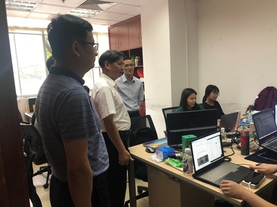 訪企拓崗促就業 產教融合共育人--學校黨委書記黃仕初帶隊赴企業調研